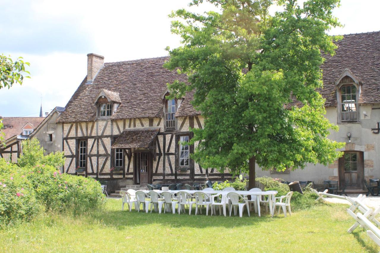 Gite D'Etape Ecuries De St Cyr La Ferté-Saint-Cyr Exteriör bild